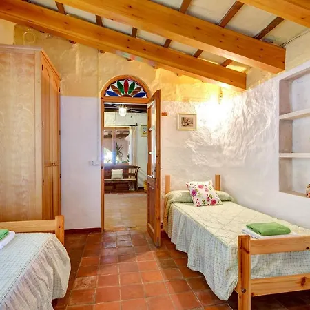 Finca Sant Jordi De Baix 4 Bedroom Cottage, Ciutadella